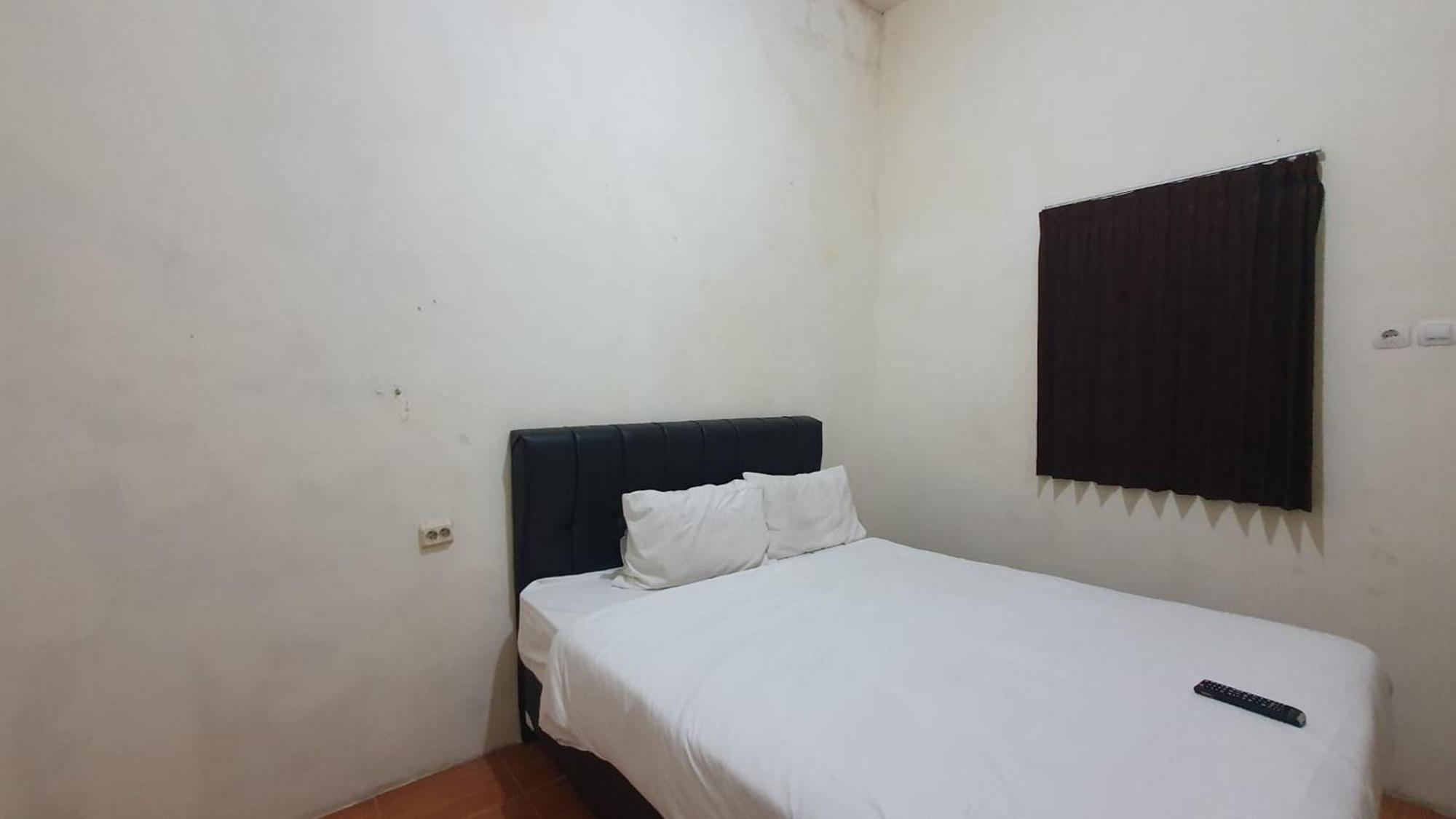 Reddoorz Syariah At Demasto Homestay Джембер Экстерьер фото