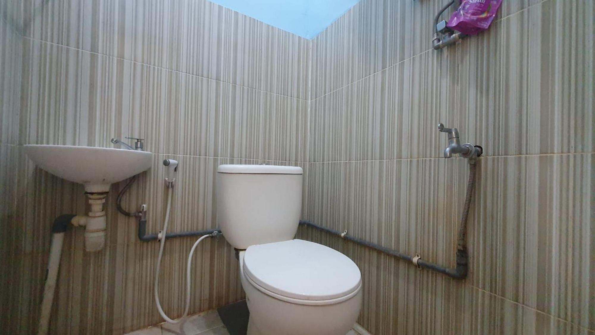Reddoorz Syariah At Demasto Homestay Джембер Экстерьер фото